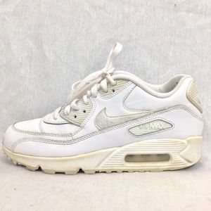 White Nike Air Max Sneakers in Great Condition!